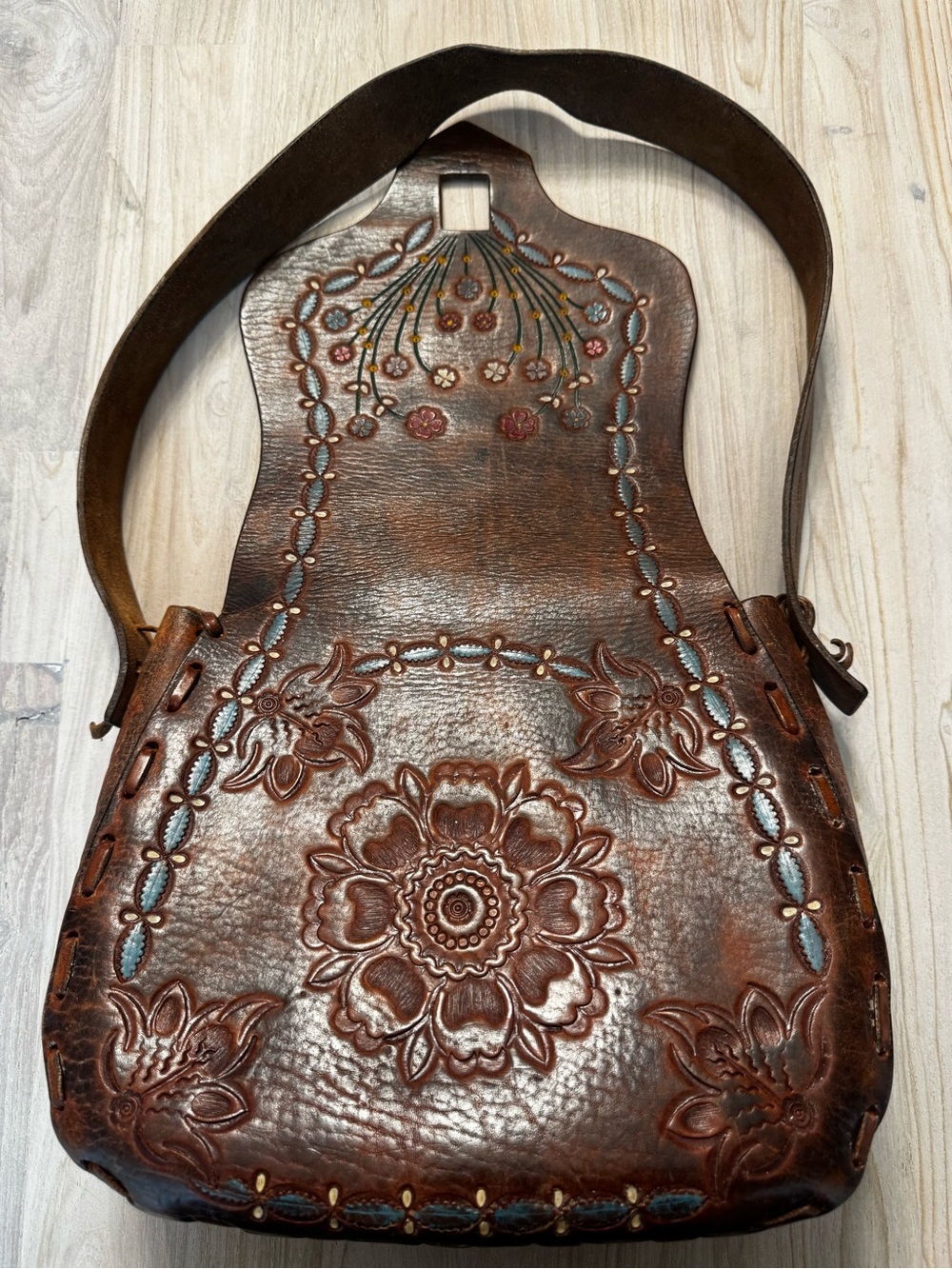 Vintage 70s Hand-Tooled Brown Leather Floral Shoulder Bag, Mexico Made - Picture 6 of 13